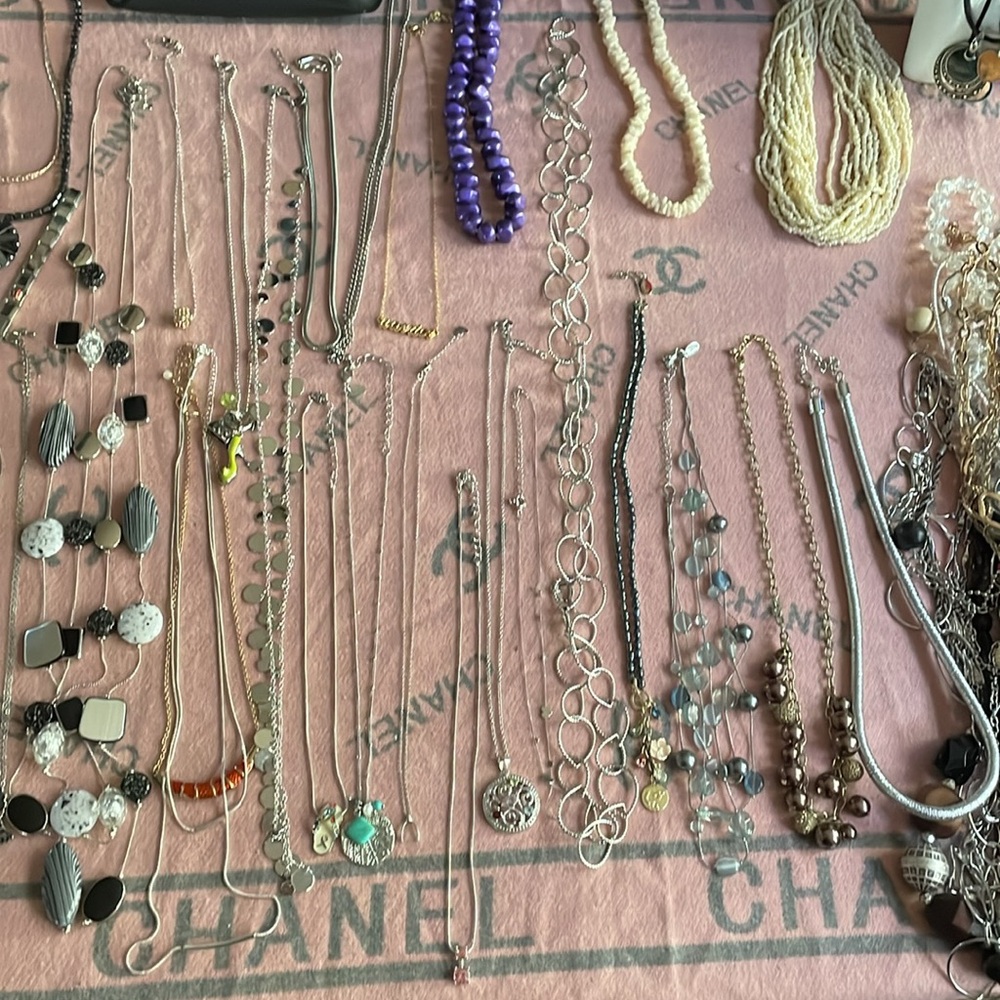 Like this listing to be notified when I go live, hope to see you there 🫶🏼❤️🥰 - Picture 3 of 10